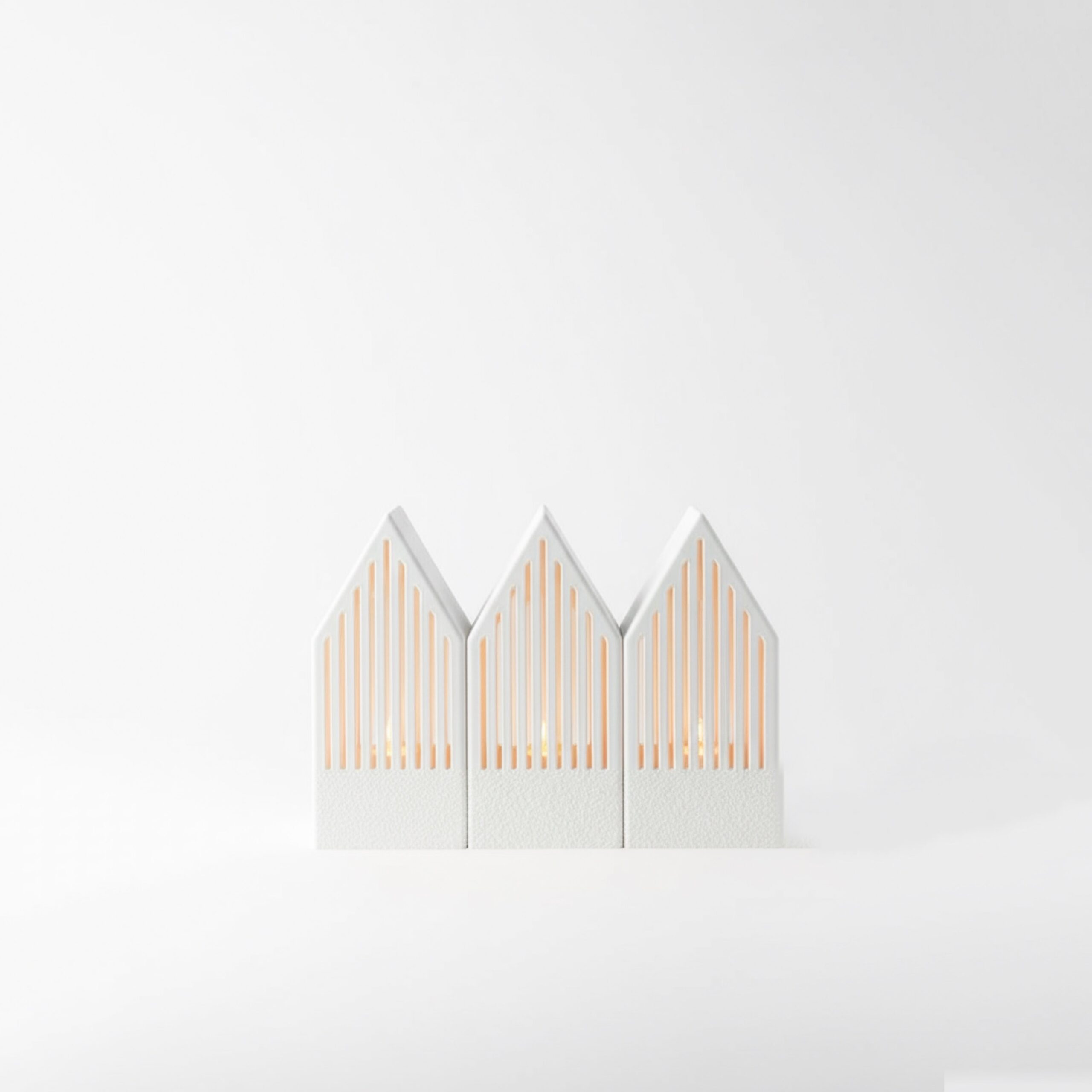 Trzy domki dekoracyjne, migoczące LED - białe - obrazek 2